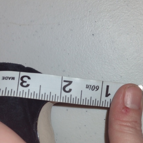 Classy black heel with bow and gold accents 6m bcbgeneration - Picture 9 of 11